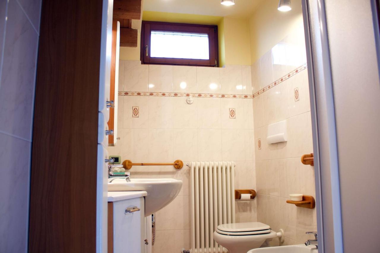 La Casa Sul Sasso In town serviced accommodations Dervio Esterno foto