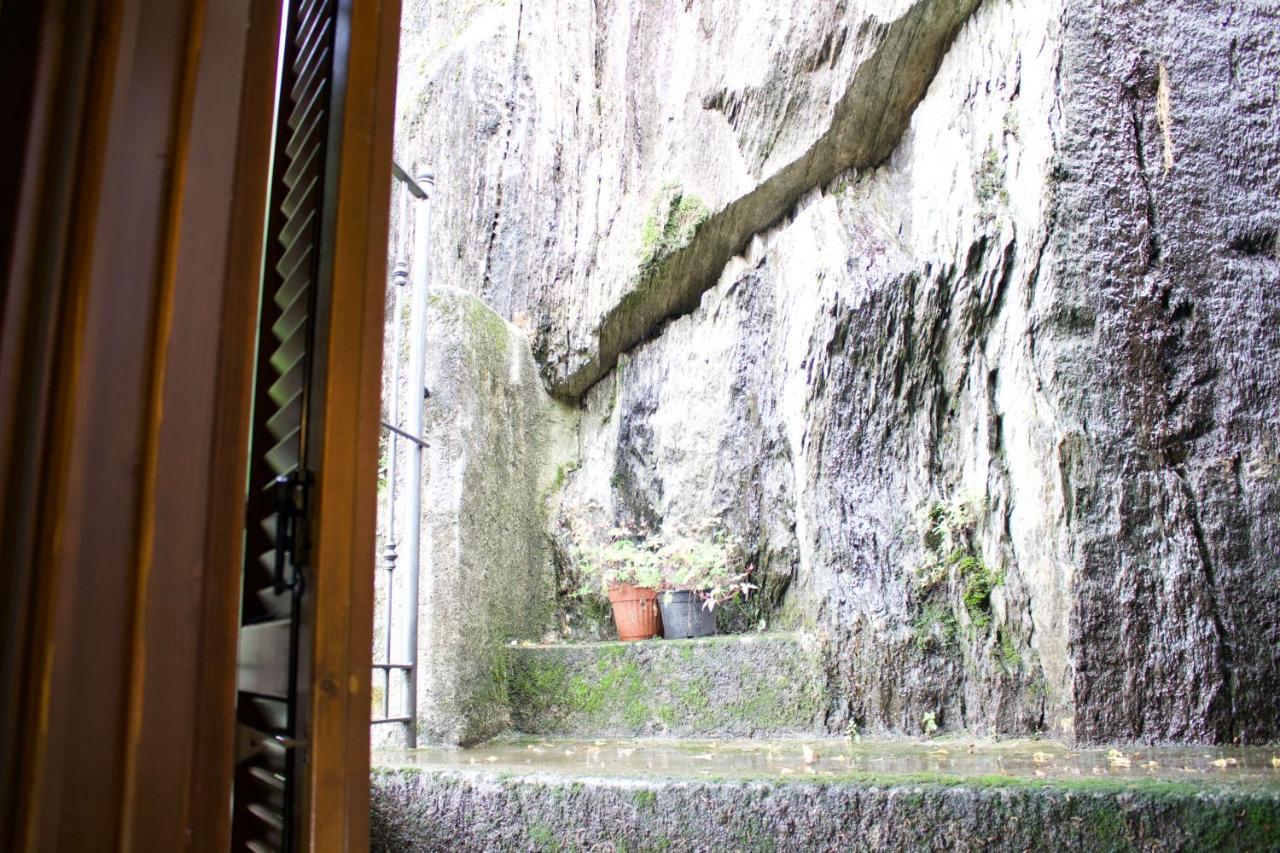 La Casa Sul Sasso In town serviced accommodations Dervio Esterno foto