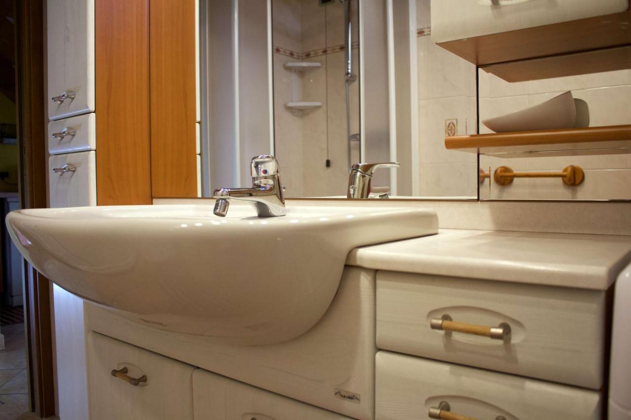 La Casa Sul Sasso In town serviced accommodations Dervio Esterno foto