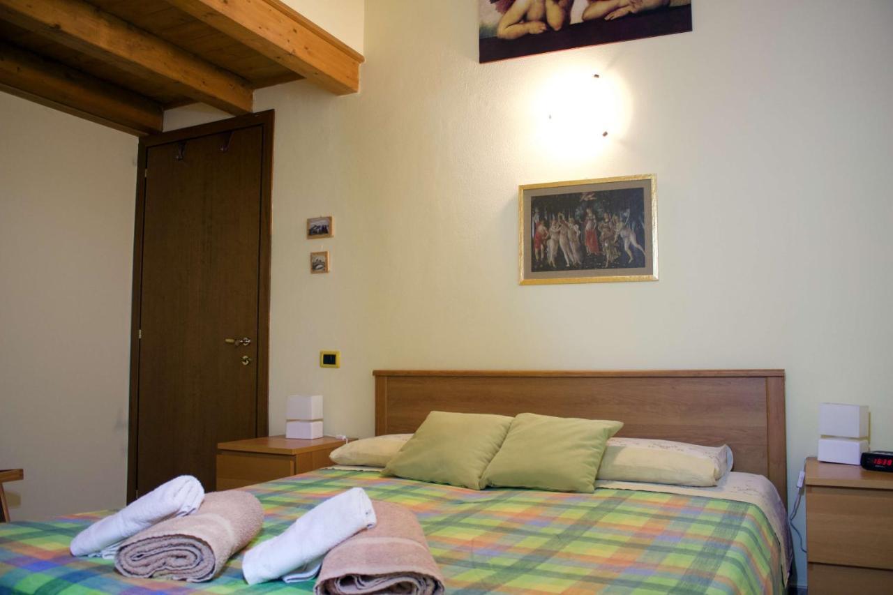 La Casa Sul Sasso In town serviced accommodations Dervio Esterno foto